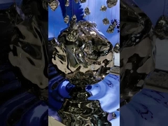 Des sculptures en acier inoxydable